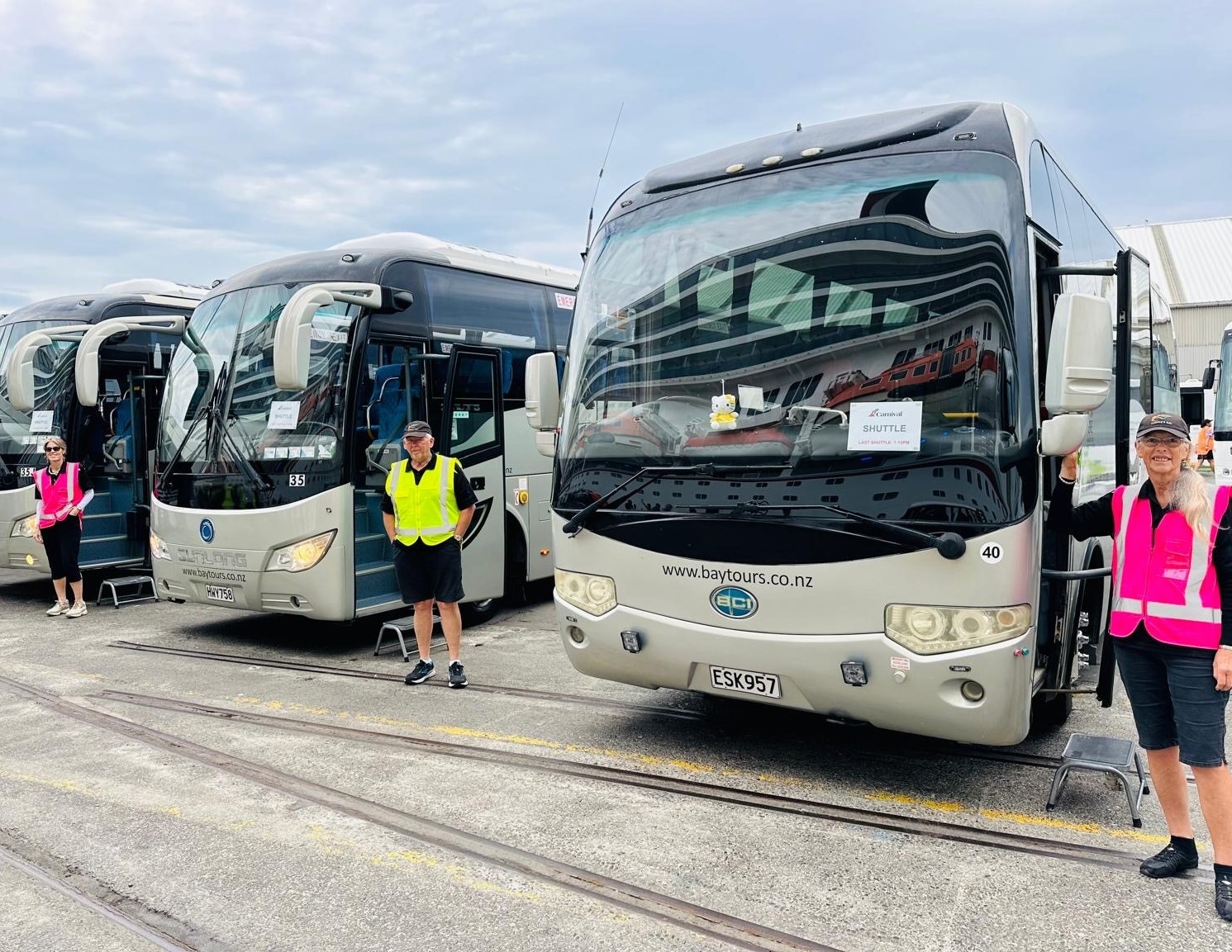 MID-SIZE TOURING COACHES