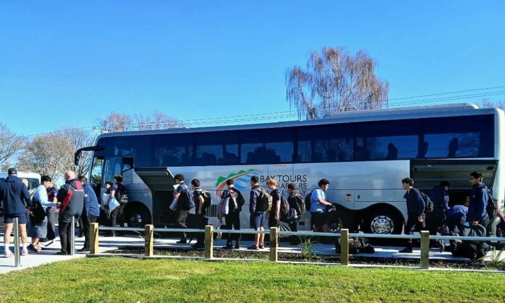 HBHS 53 seater departing (1)